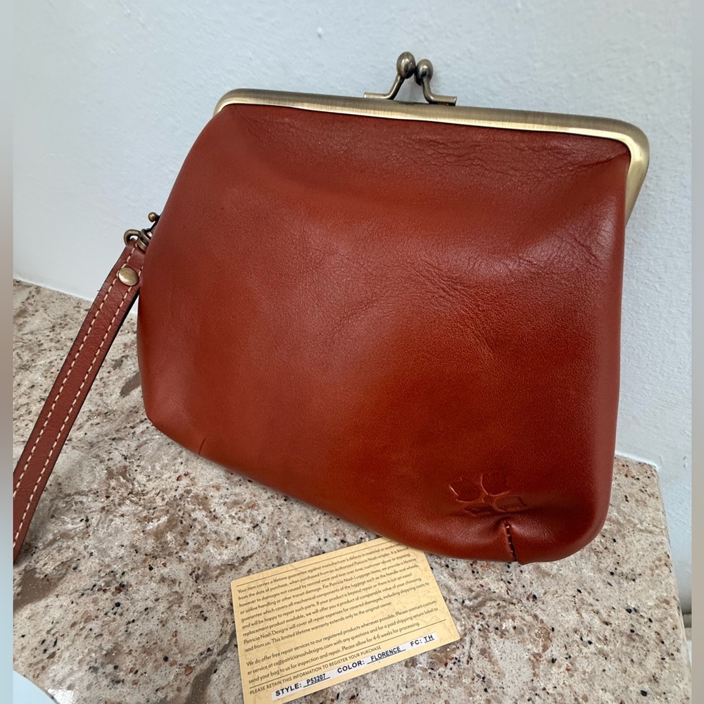 “Patricia Nash” Savane Genuine 100%”Leather” Kiss Lock Wristlet/Clutch-NWT